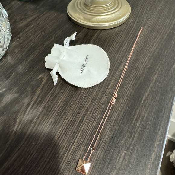 Roberto Coín 18k Pyramid Stud Pendant Necklace - Picture 7 of 8